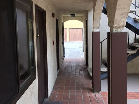 2nd image of 4621 Lamont St Unit 9B
