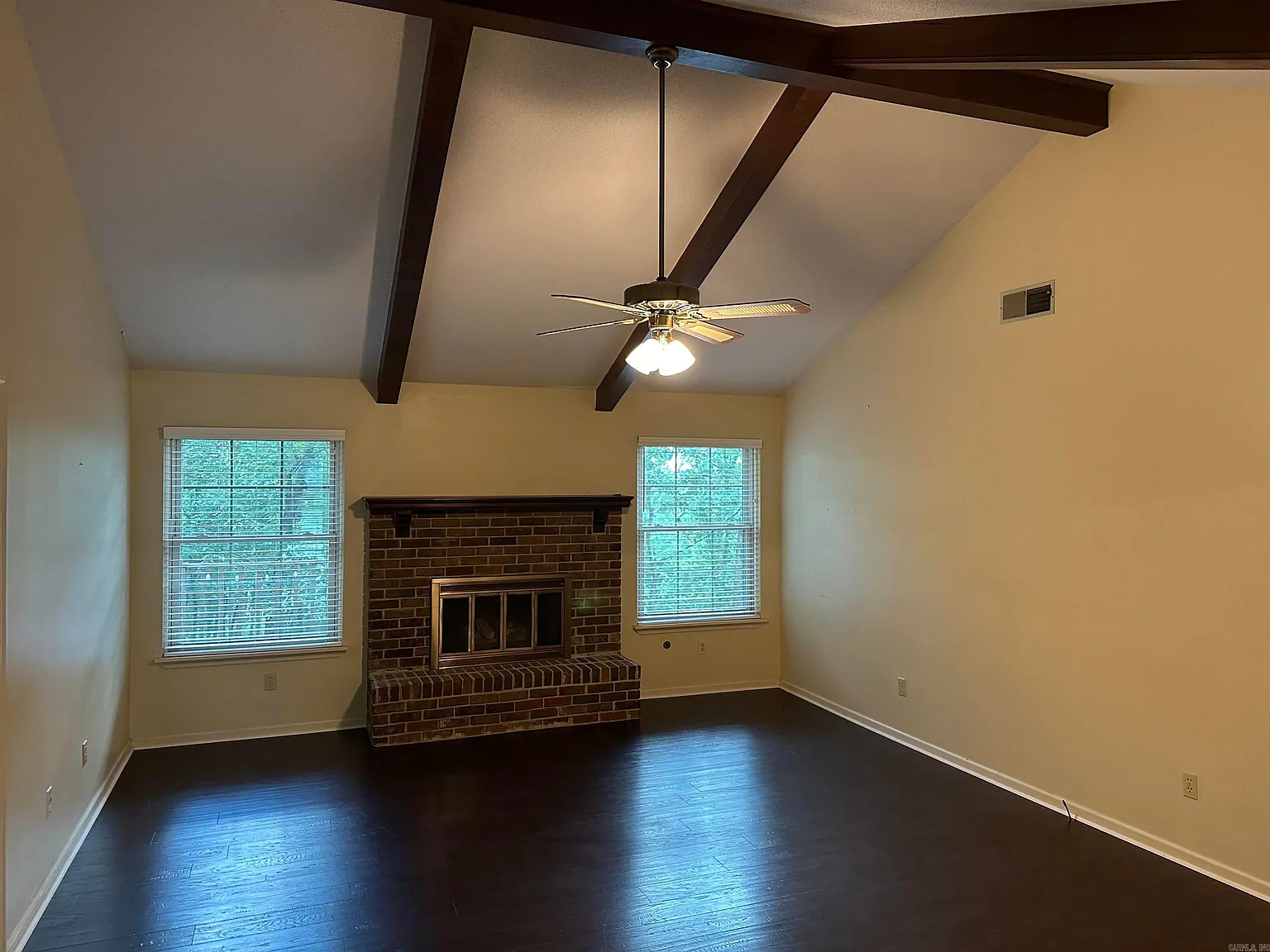 3 bed, 2.0 bath, 1650 sqft, $2,000 — Photo 2