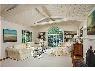 2nd image of 515 Encina Ave