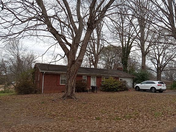 3rd image of 1609 Dogwood Ln