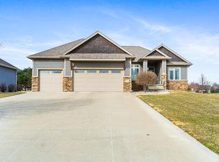 104 Teton Pines Ct, Dakota Dunes, SD 57049