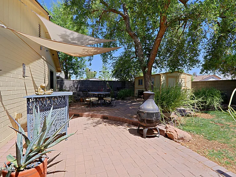 703 E Auburn Dr — Photo 38