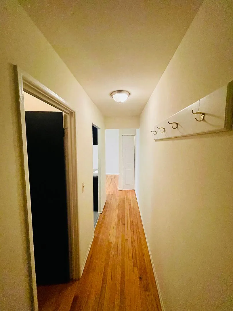 Building Photo - Okonski Briar 535
