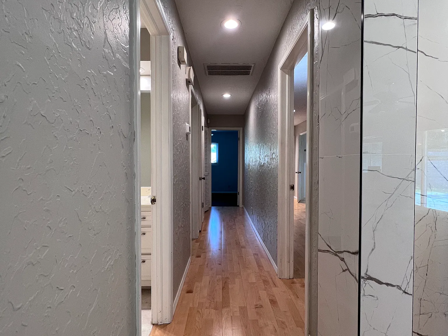 3 bed, 2.5 bath, 2222 sqft, $2,500 — Photo 4