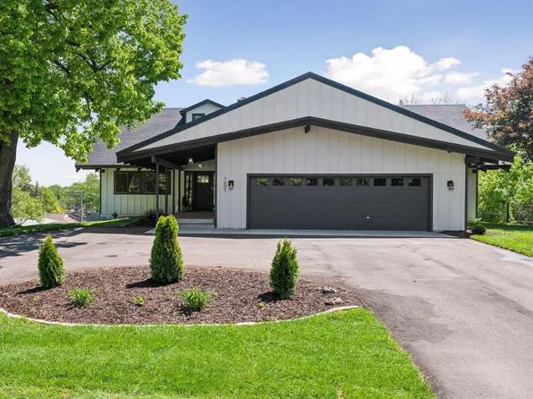 7001 Antrim Rd, Edina, MN 55439