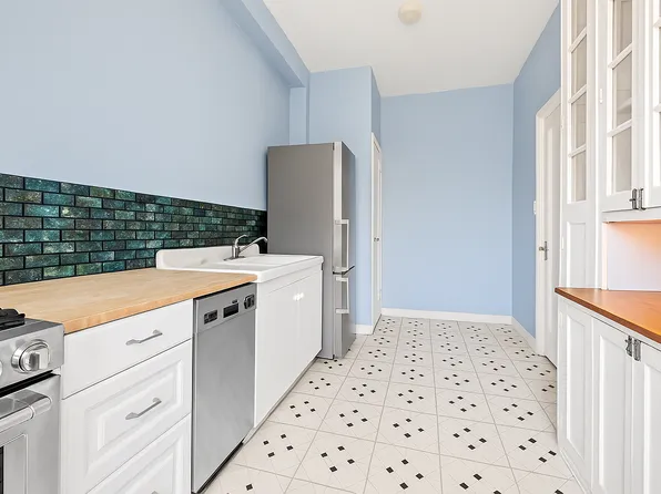 302 Convent Avenue image 4 of 8