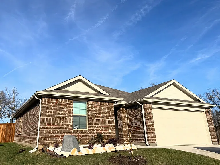 2401 Anson Dr — Photo 1