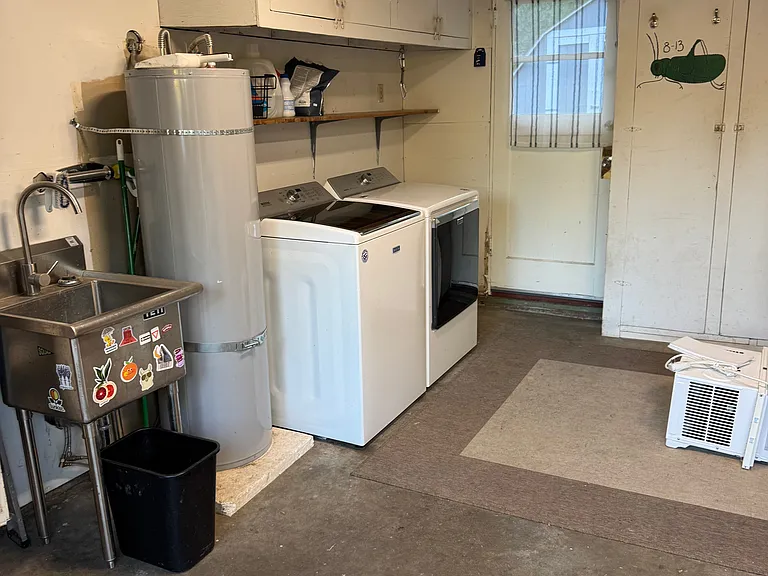 Garage, washer/dryer, ac unit, outdoor rug, storage included
