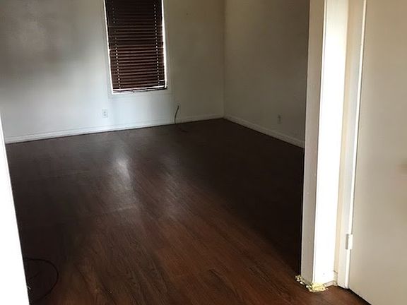 3rd image of 3807 Spurgeon Dr APT C