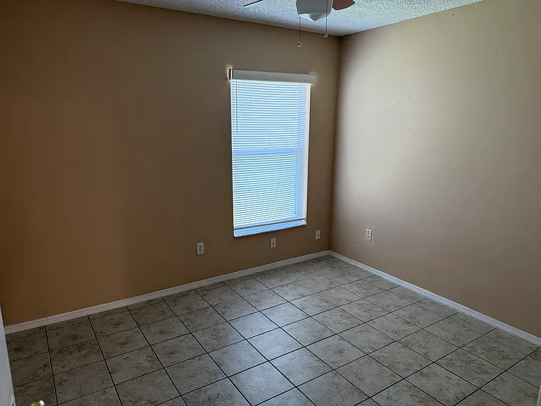 2608 Avondale Ct — Photo 9
