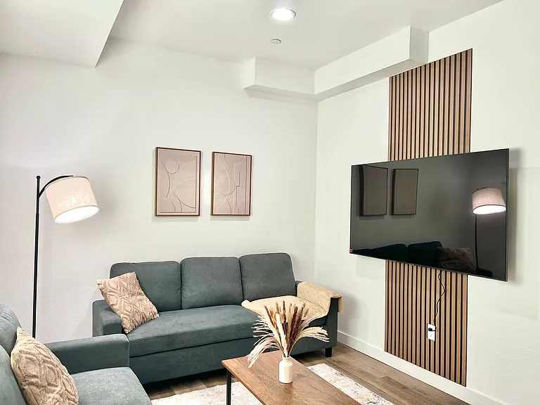 1587 West 35th Street — Photo 14