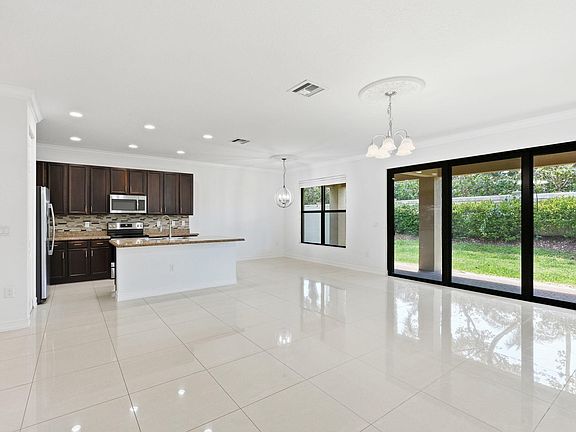 5th image of 14703 Alabaster Avenue
