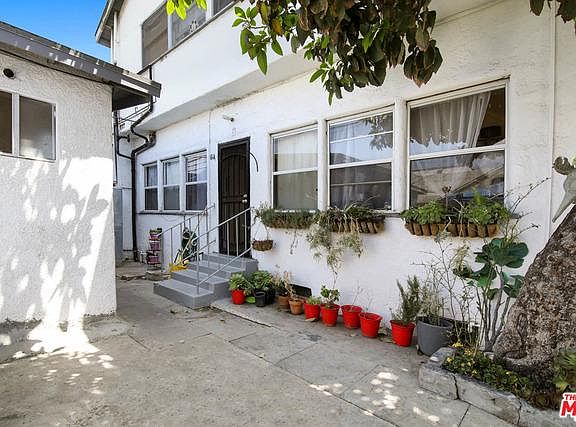 5th image of 931 S Hillview Ave