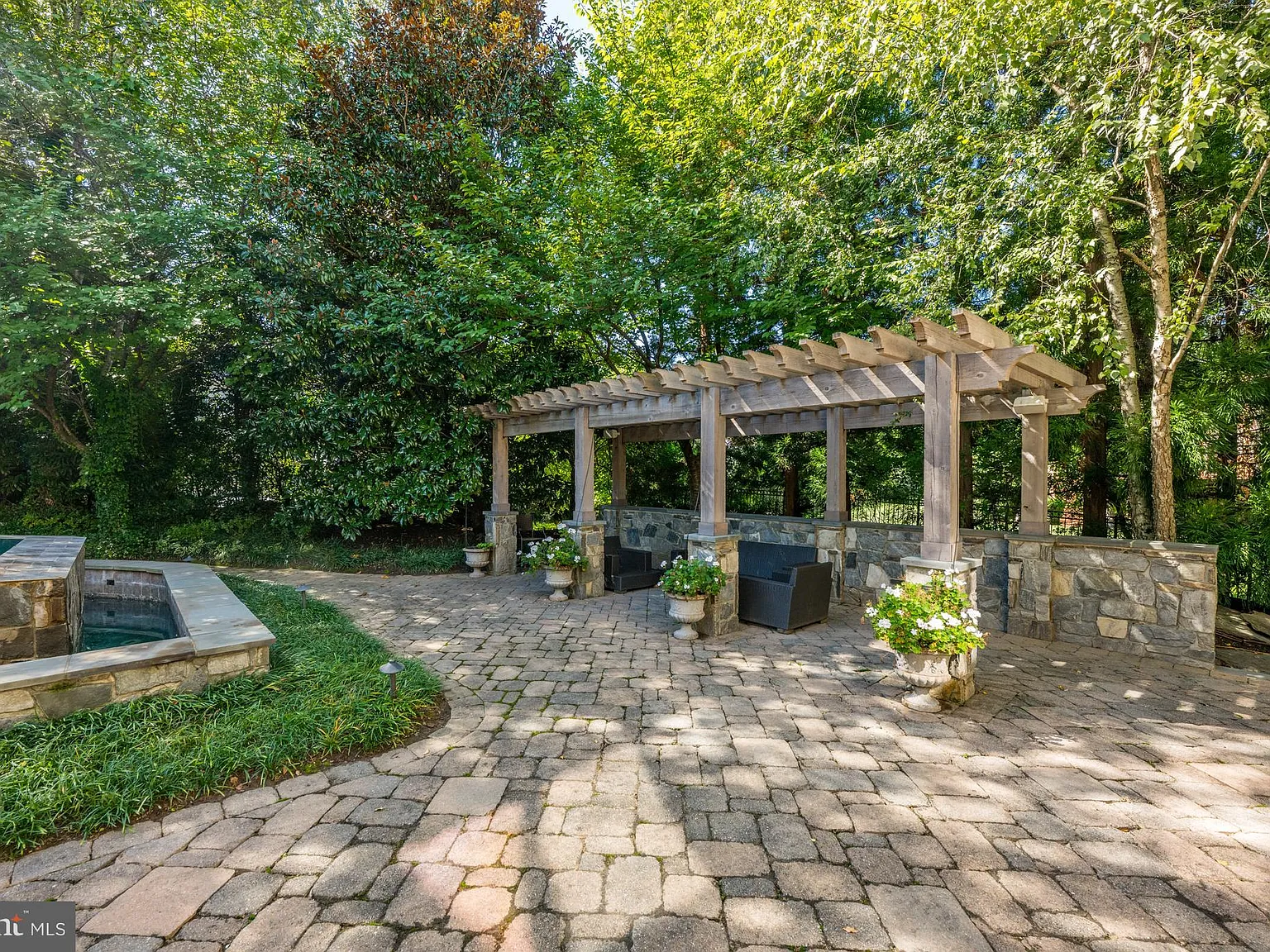 5 bed, 9.0 bath, 8870 sqft, $25,000 — Photo 4