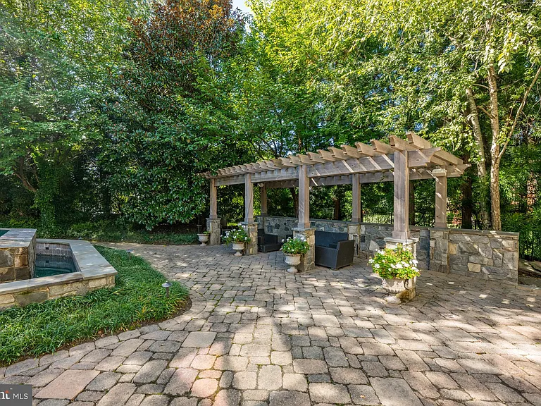8305 Fox Haven Dr — Photo 4