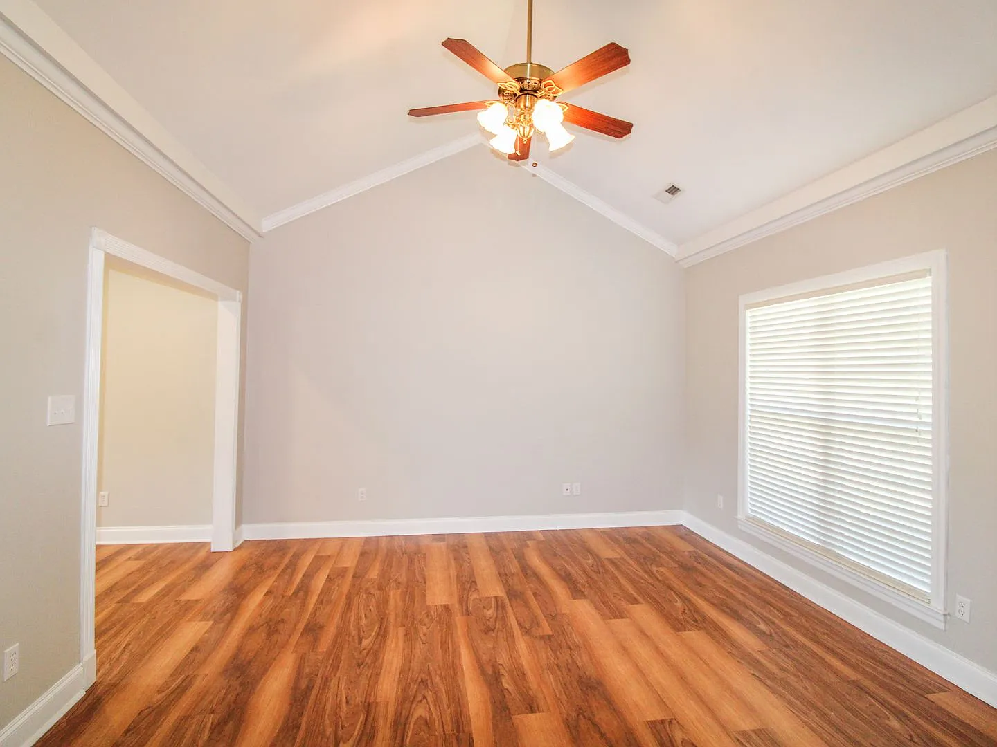 Excellent Location close to East Limestone School! — Photo 4