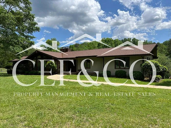 6 bed, 3.5 bath, 2383 sqft, $3,500 — Photo 3