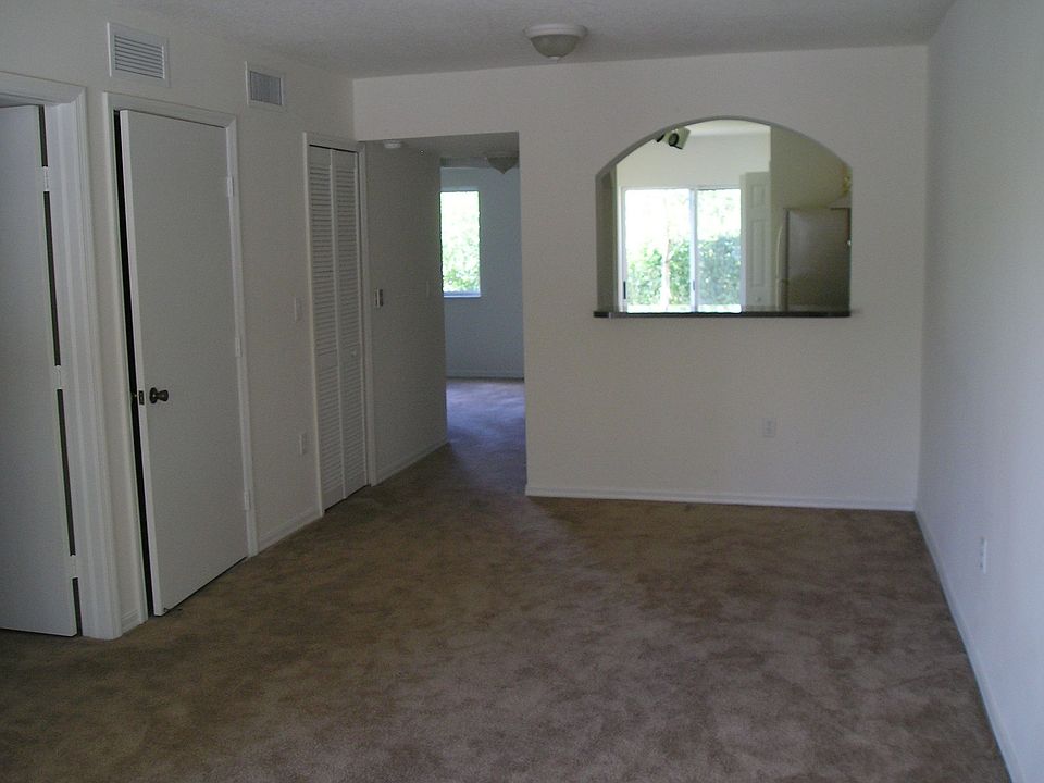 2nd image of 2930 SE 12th Rd Unit 105