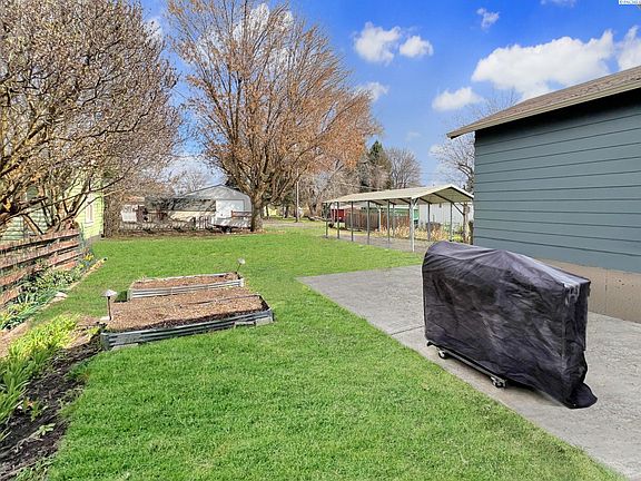 3rd image of 203 S Bartholow Ave
