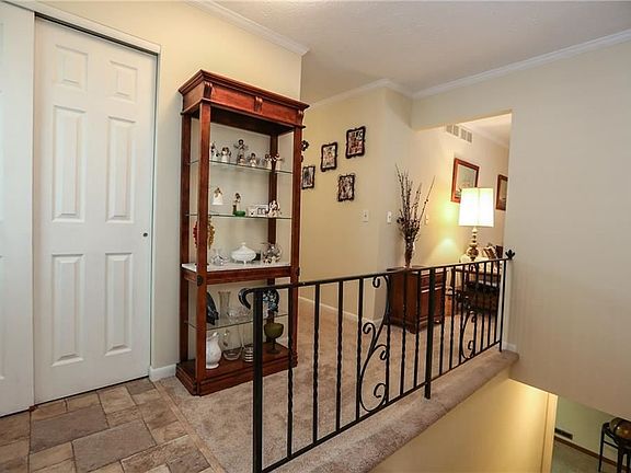 3rd image of 7 Braintree Cres