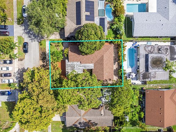 2nd image of 358 SW 32nd Terrace