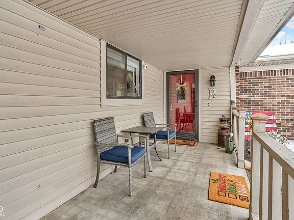 4th image of 3889 Pineview Ln