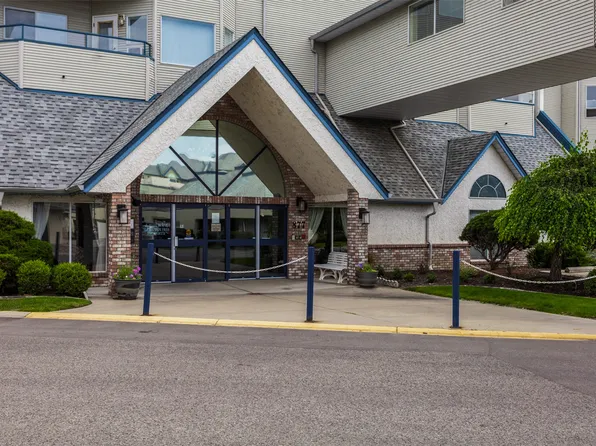 877 Klo Rd #204, Kelowna, BC V1Y 9G5