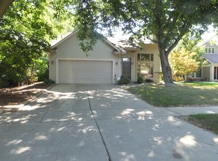 910 Country Club Dr, Bowling Green, OH 43402