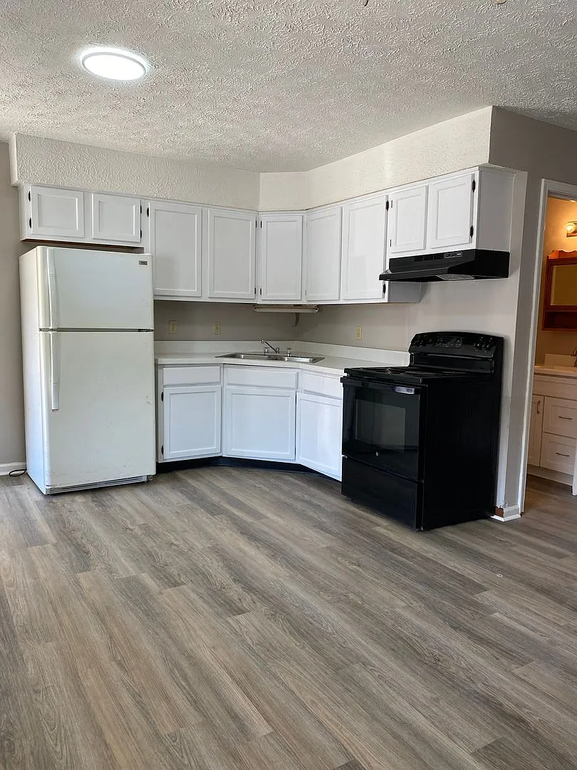 Baker Apartments — Photo 1