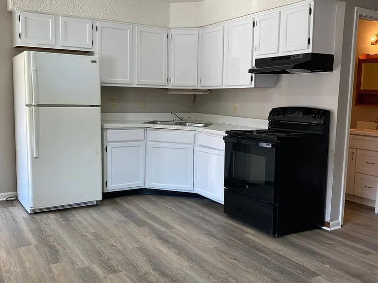Baker Apartments — Photo 1