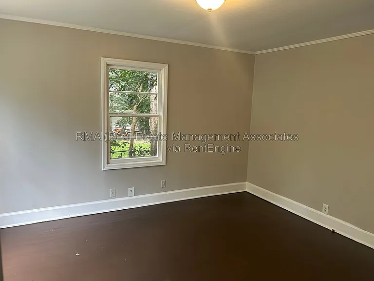 135 Lang St — Photo 3
