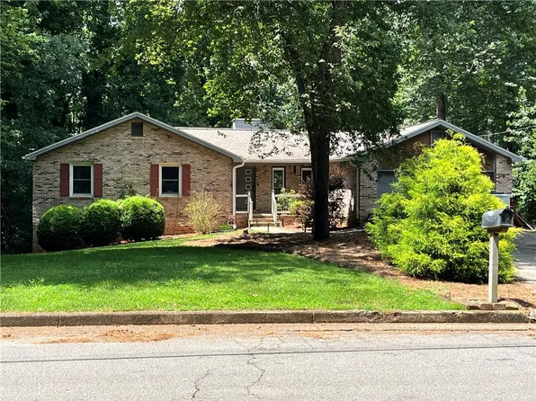 7970 Sweetwater Dr, Douglasville, GA 30135