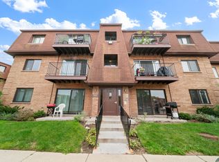 622 Cobblestone Cir APT C, Glenview, IL 60025