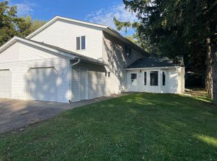 105 W Graham St, Roberts, WI 54023