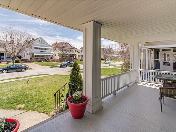 3rd image of 2168 Glenbury Ave