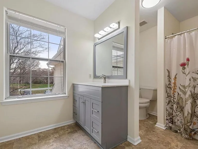 90 Bayberry Ct — Photo 4