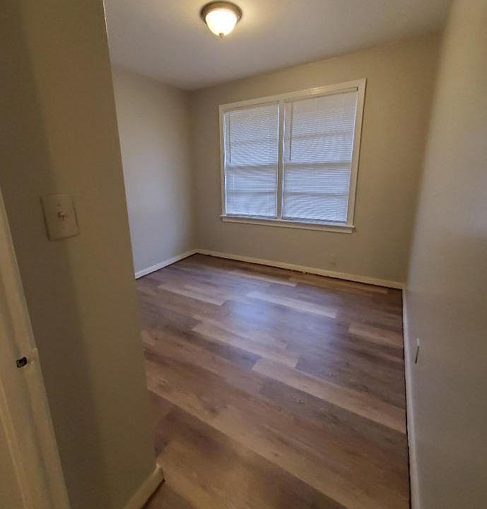 2nd image of 5360 Mays Dr
