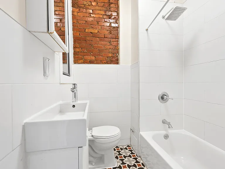 547 Throop Ave #4L — Photo 4