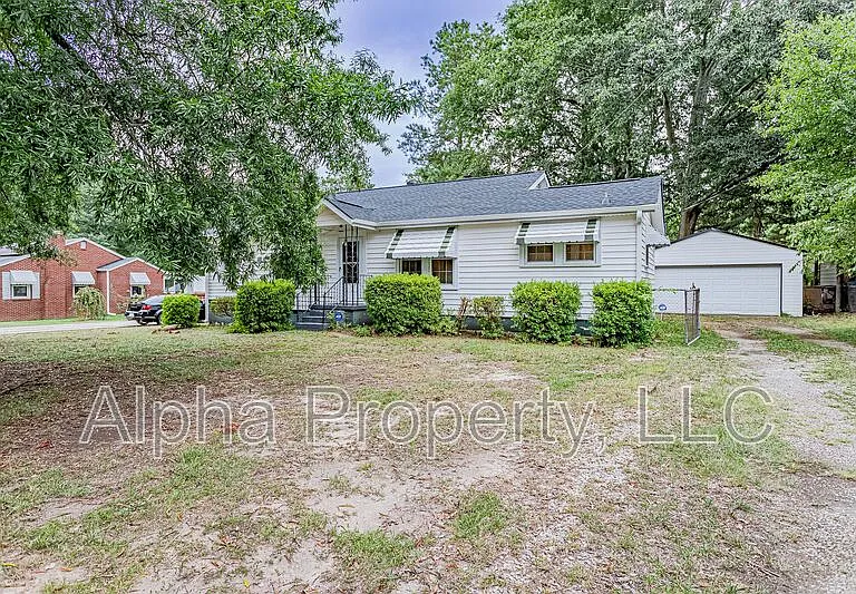 20 Eastview Dr — Photo 2