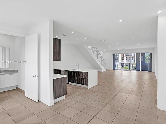 3rd image of 1025 NE 18th Ave #307