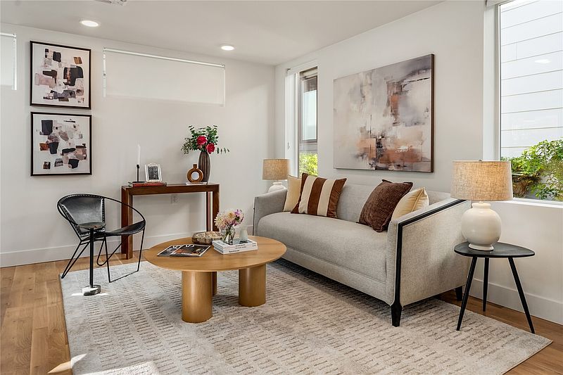 3rd image of 1130 32nd Avenue E