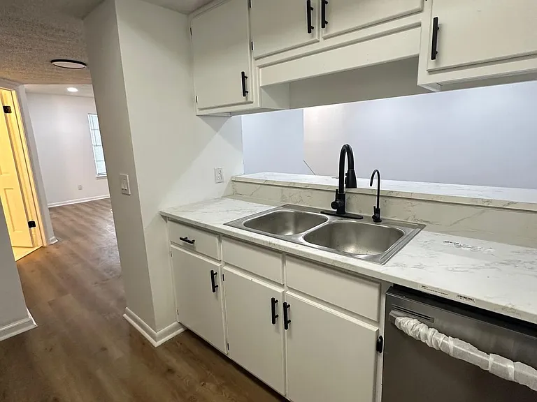 734 N Fairfield Dr — Photo 3