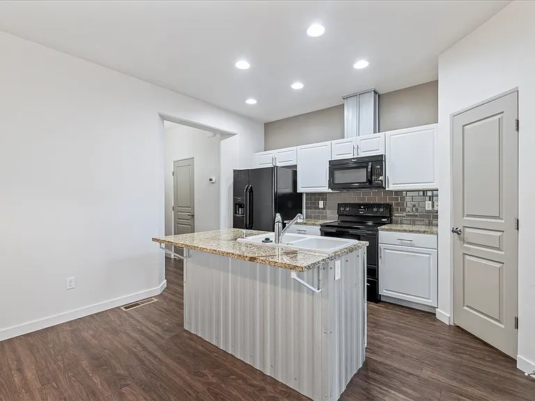 Verraso Village Townhomes — Photo 33