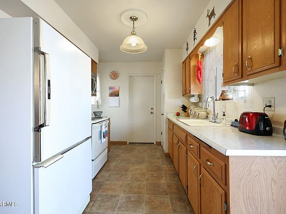 4th image of 10116 W CHERYL Drive