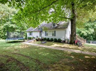 1095 Porter Rd, Burns, TN 37029