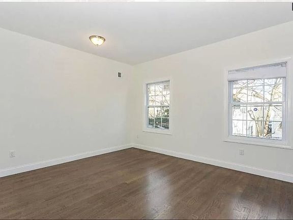 5th image of 144 Fulton Ave #2