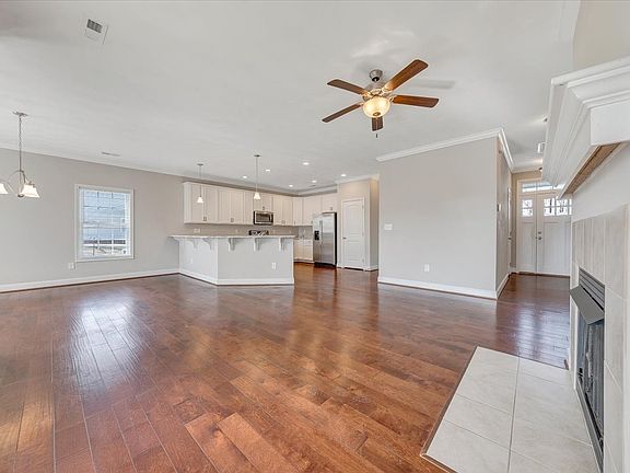 4th image of 115 Oak Meadow Ln