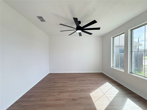 4th image of 2405 Blessed St