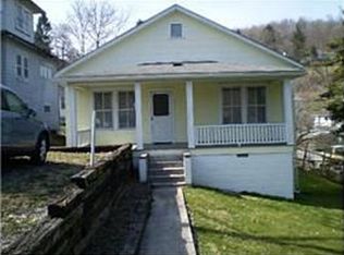 311 Montana St, Mount Hope, WV 25880