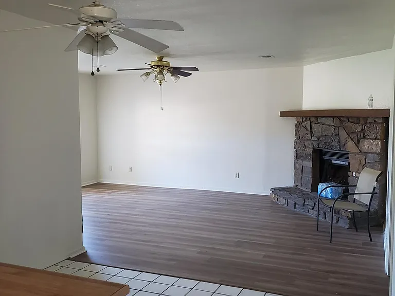 1024 N Oak Ct — Photo 6